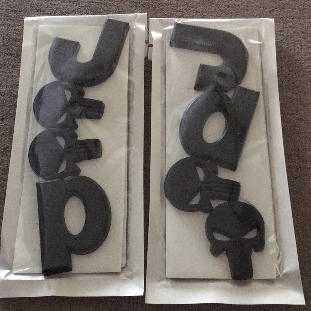 2pcs Jeep Skull Logo Emblems